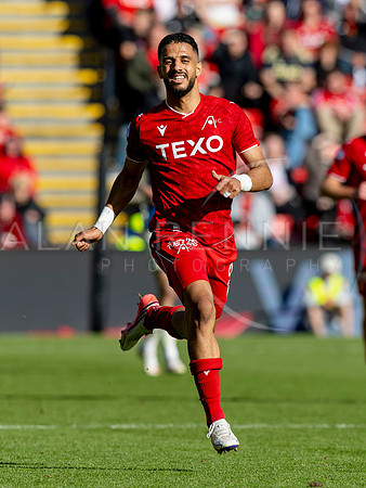AR050926_4058