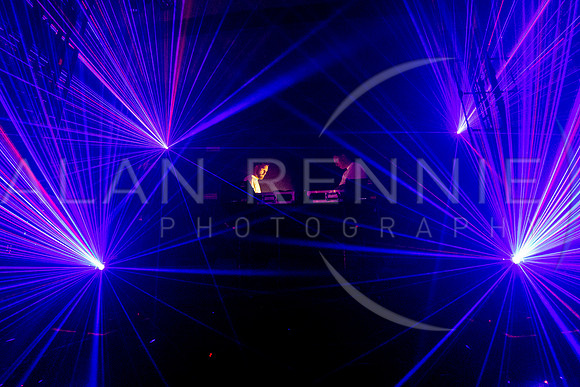 AR071221_1542