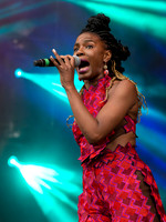 Shingai Shoniwa  with The Noisettes.