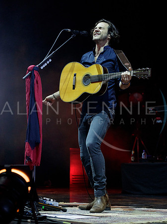 JackSavoretti_240317_01