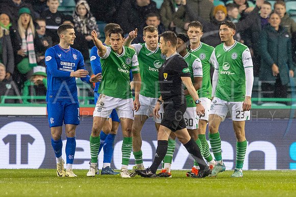 Hibs V Ran_AR100324_0674