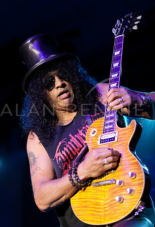 Slash live at Edinburgh Corn Exchange