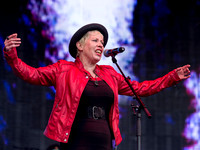 HazelOConnor_Rewind_ar260715-1313