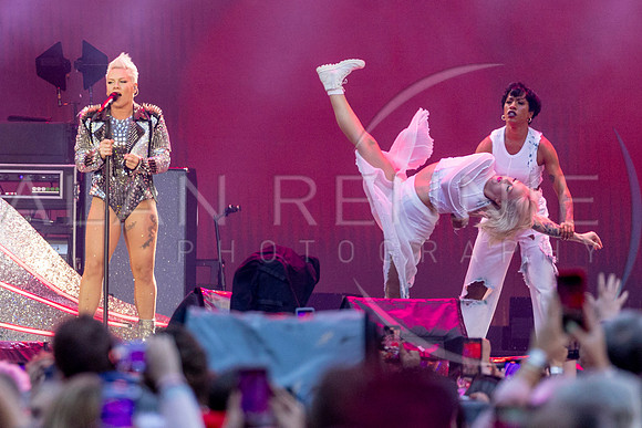 Pink_Live_AR280624_2097