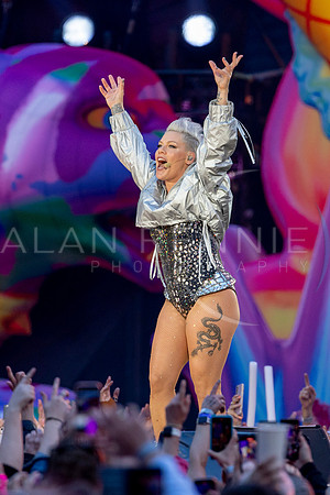 Pink_Live_AR280624_1842