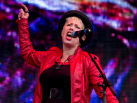 HazelOConnor_Rewind_ar260715-1318