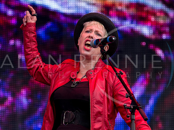 HazelOConnor_Rewind_ar260715-1318