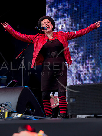 HazelOConnor_Rewind_ar260715-1344