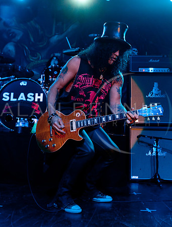 Slash live at Edinburgh Corn Exchange