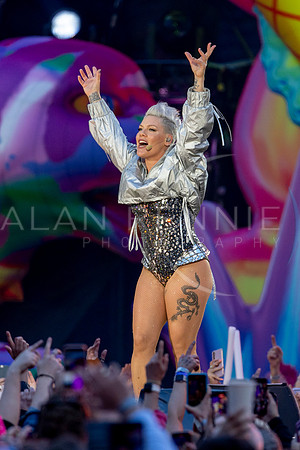 Pink_Live_AR280624_1844