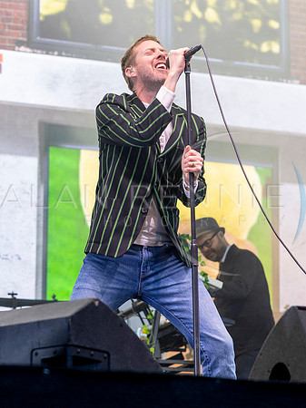 AR040725_0042