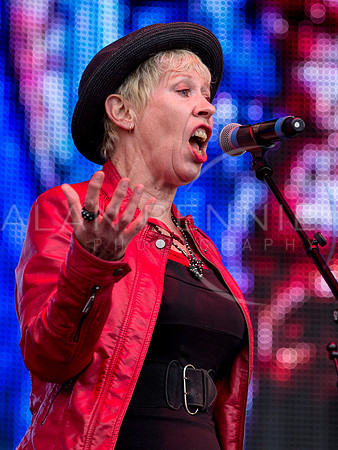 HazelOConnor_Rewind_ar260715-1311