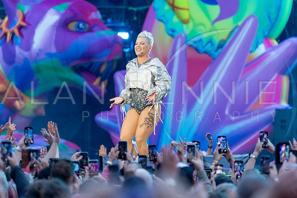 Pink_Live_AR280624_1791