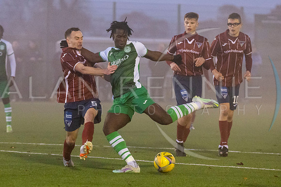 AR221122_1110